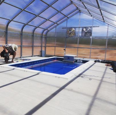Sistema de cultivo hidropónico de tubos de água de vários intervalos para eficiência da aquicultura em estufa
