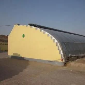 Sistema avançado de controlo de umidade e luz solar para vegetais em estufas comerciais